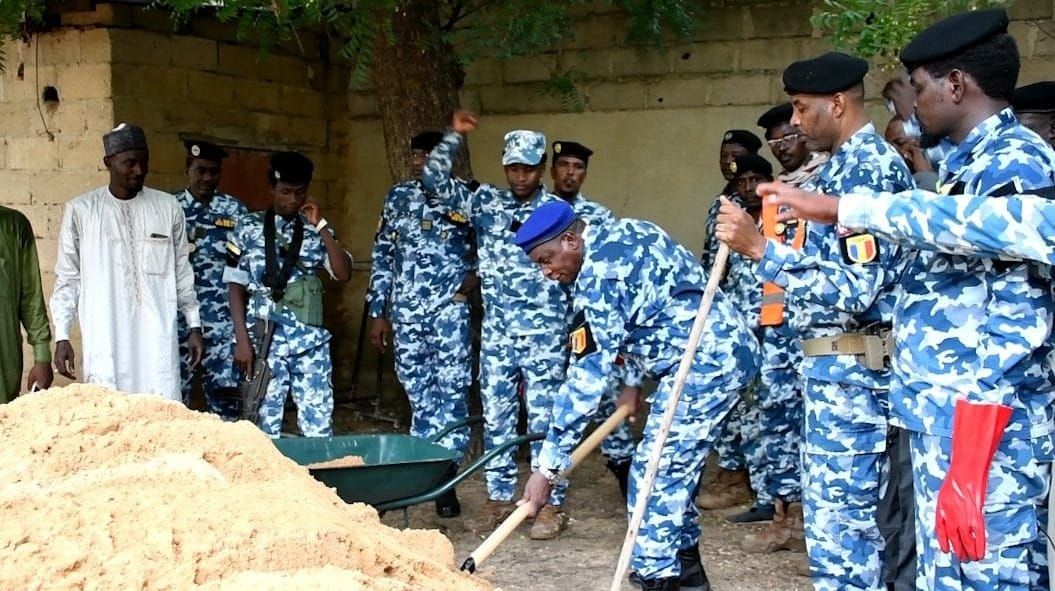 Tchad : salubrité à l'école de Bololo, la Police judiciaire mène une opération coup de poing