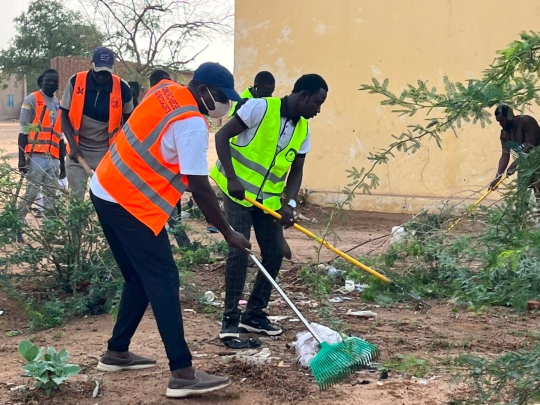 Tchad : vaste opération de salubrité dans les établissements scolaires à Abéché