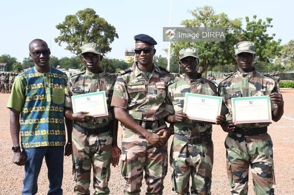 Mali : 724 nouvelles recrues du contingent 2025 achèvent leur formation à Sénou