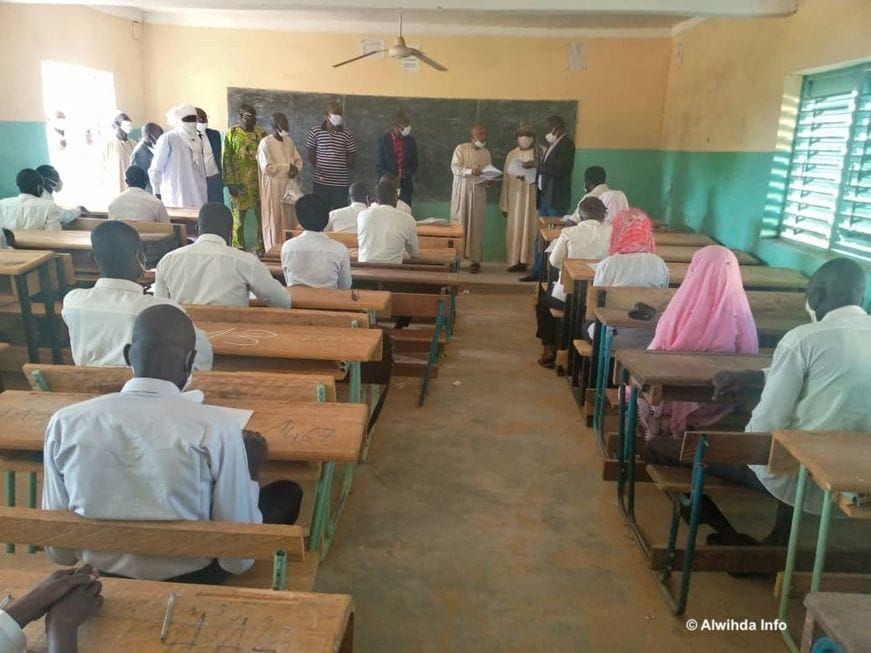 Au-delà des cours : le quotidien et les sacrifices de ces enseignants qui portent l'école à bout de bras