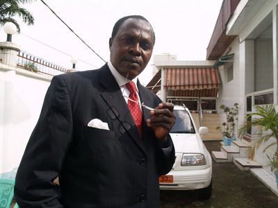 Professeur Shanda Tonme