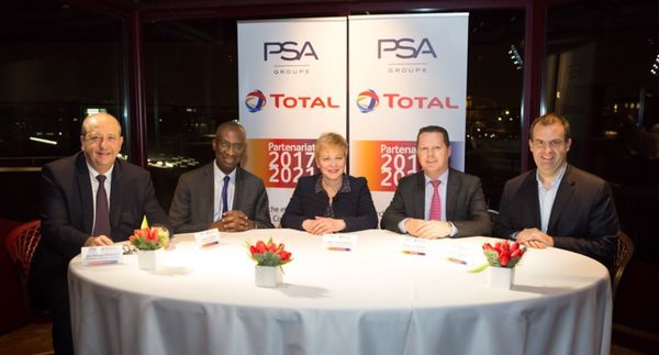 From the left to the right: Jean-Philippe Imparato (CEO Automobiles Peugeot), Momar Nguer (President Marketing and Services) 