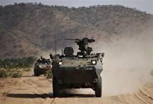 Patrouille des chars de l'ONU à Goz Beida / Tchad