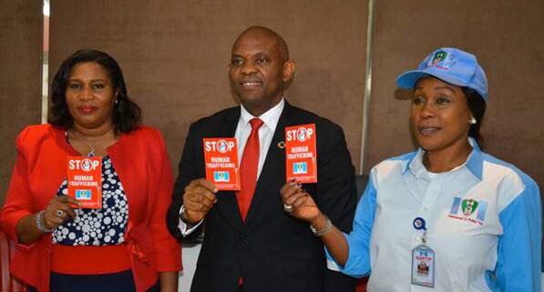 La DG du groupe United Capital Plc, Oluwatoyin Sanni (à gauche); le Promoteur de la Fondation Tony Elumelu, M. Tony Elumelu; 