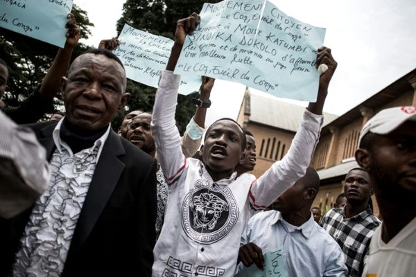 Des manifestants rassemblés à Kinshasa, le 12 janvier 2018, à l'issue d'une messe en hommage aux victimes de la marche du 31 