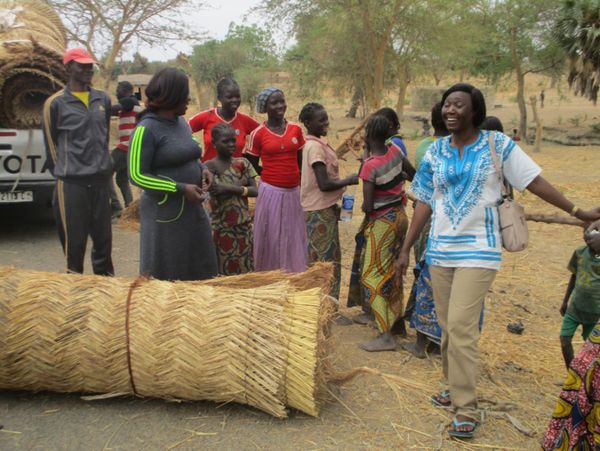 La présidente de l’AFDS, Député Eugénie Mbainaye, son Secrétaire Mbailao Aspro et sa Trésorière Claudine Mbainaye, en route v