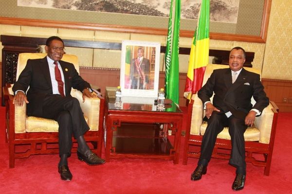 Sassou N'guesso et Obiang Nguema au cours de leur échange.