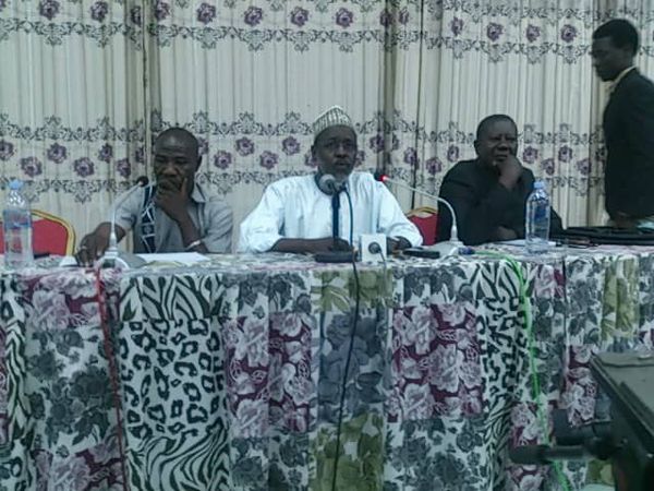 Une conférence-débat sur la problématique de la cohabitation pacifique en milieu estudiantin, organisée le mardi 27 novembre 