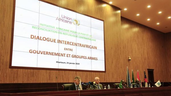 Le secrétaire général adjoint aux opérations de maintien de la paix, le commissaire de l'UA pour la paix et la sécurité et le