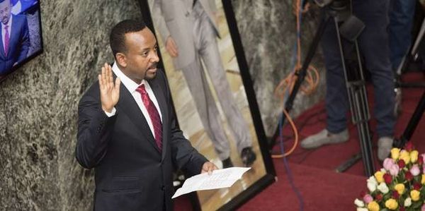 Le nouveau premier ministre éthiopien, Abiy Ahmed, prête serment devant le Parlement, le 2 avril 2018, à Addis-Abeba. ZACHARI
