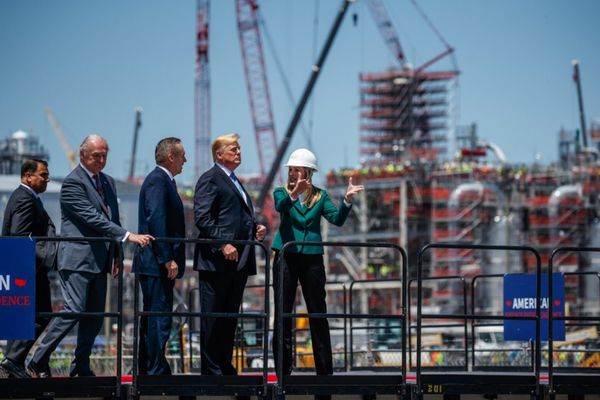Le président Trump visite une installation d’exportation de gaz naturel liquéfié à Cameron, en Louisiane, le 14 mai. (© Evan 
