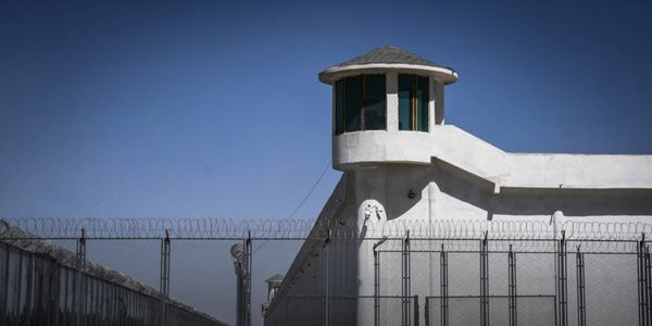 Cet avant-poste situé au Xinjiang garde l’entrée de l’un des camps présumés dans lequel le Parti communiste chinois détient d