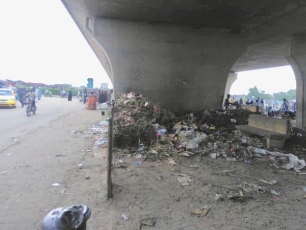 Tchad : sous les viaducs de N'Djamena, l'incivisme et l'insécurité. © Alwihda Info