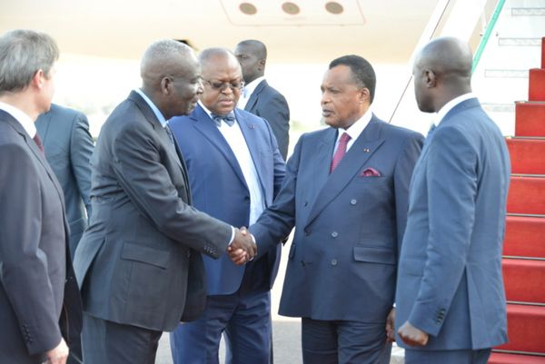 Denis Sassou N'Guesso, regagnant Brazzaville après Sotchi.