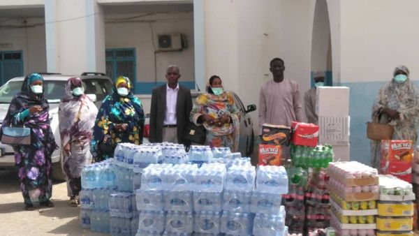 Tchad : à l'hôpital militaire, les citoyens offrent des cadeaux aux soldats blessés. © Mahamat Abdramane Ali Kitire/Alwihda I