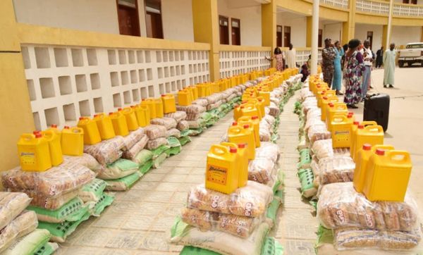 Tchad : des dons de vivres distribués à des organisations féminines. © DR/Maison nat. Femme