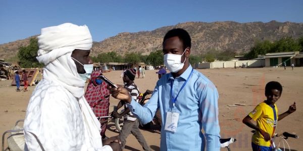 Tchad - Covid-19 : à Mongo, opération de lavage de mains au marché moderne. © Béchir Badjoury/Alwihda Info