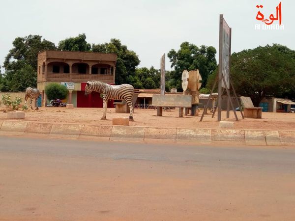 Un rond-point à Kélo, au Tchad. © Golmen Ali/Alwihda Info