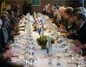 Le déjeuner qui a réunit une cinquantaine de patrons d'entreprises françaises autour du chef de l'Etat tchadien, Idriss Déby 