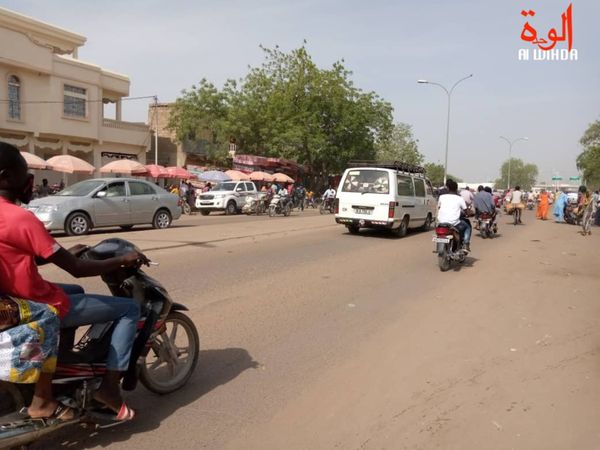 La circulation en plein jour dans la ville de N'Djamena. Illustration © Ben Kadabio/Alwihda Info