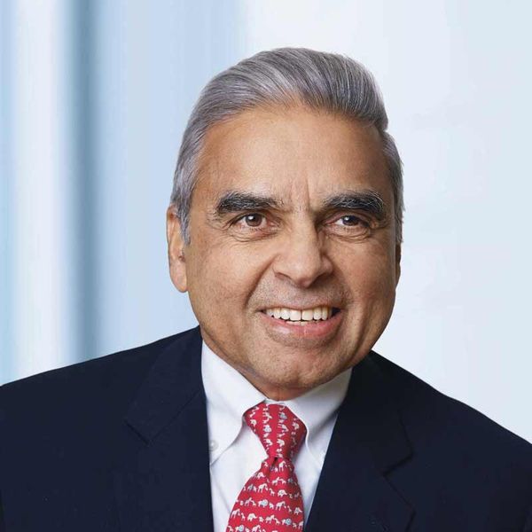 Son Excellence le Professeur Kishore Mahbubani, membre distingué de l'Asia Research Institute et doyen fondateur de la Lee Ku