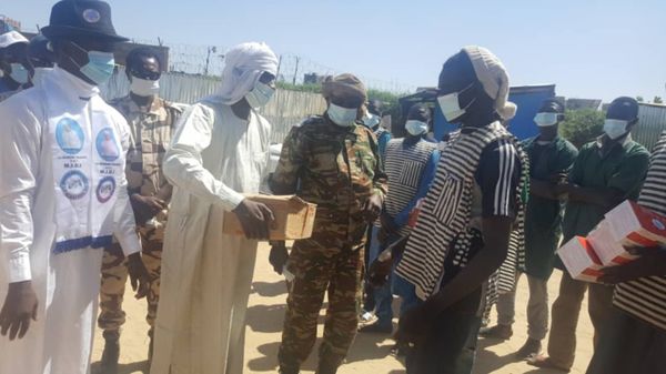 Tchad : Génération 90 remet des kits d'hygiène aux détenus d'Amsinéné