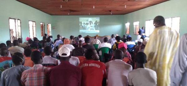 Tchad : les obsèques du président Idriss Deby projetées sur écran à Moundou
