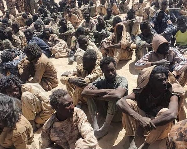 Des prisonniers de guerre capturés par l'armée tchadienne. © DR