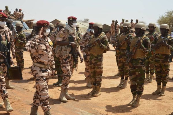 Niger : le président du CMT auprès des soldats tchadiens en opération