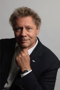 Guarantee global equitable access to vaccines