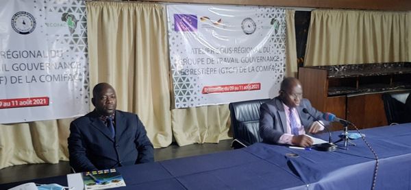 Le DG Joseph Moumbouilou, clôturant les travaux.