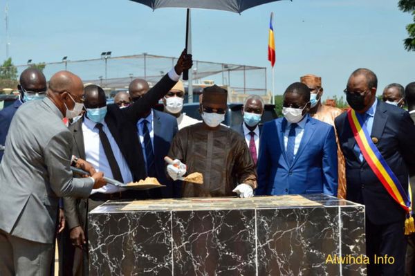 Tchad : le président du CMT lance des travaux de pavage à N’Djamena