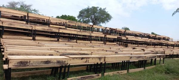 Tchad : la province du Ouaddaï réceptionne un don de 1000 table-bancs