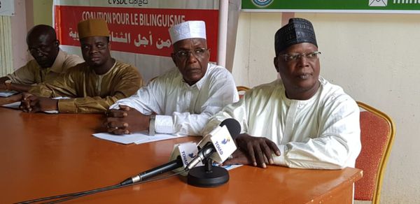 تحالف سياسي يضم عشرات الأحزاب تطالب بتطبيق الثنائية اللغوية