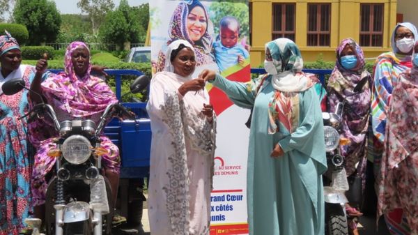 Tchad : la FGC remet des tricycles aux groupements féminins