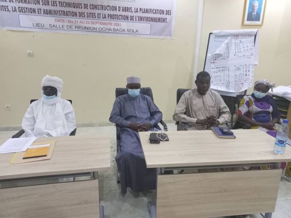 Tchad : la Croix Rouge et le HCR promeuvent les techniques de construction d'abris au Lac