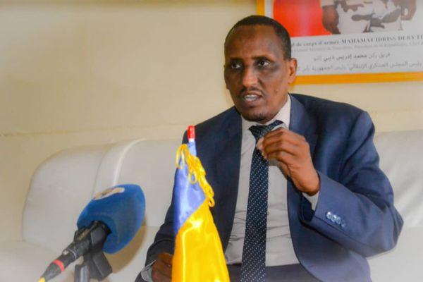 تشاد: حسين مسار يدعوا لمسيرة سلمية مناهضة لقرار وزارة التعليم العالي