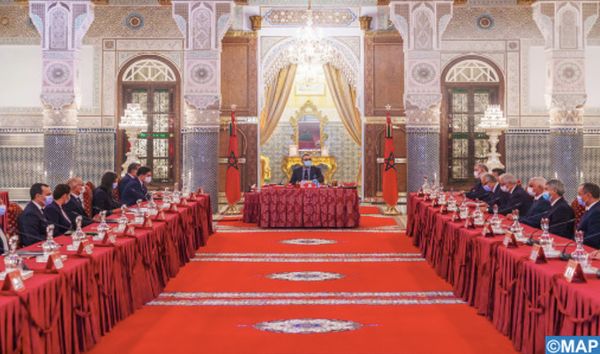 Maroc : le Roi Mohammed VI préside un conseil des ministres à Fès. © MAP