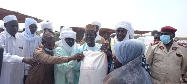 Tchad : les vulnérables d'Abéché reçoivent l'aumône du sultanat du Ouaddaï