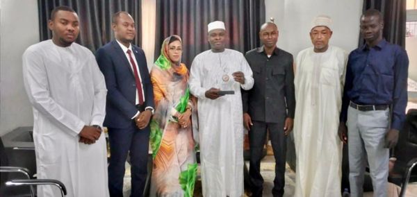 Tchad : United Nations Association et Freedom Association décernent un trophée au PCMT