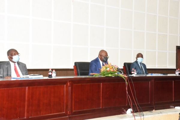 Le ministre congolais Bruno Jean Richard Itoua au cours de l'échance avec les pétroliers