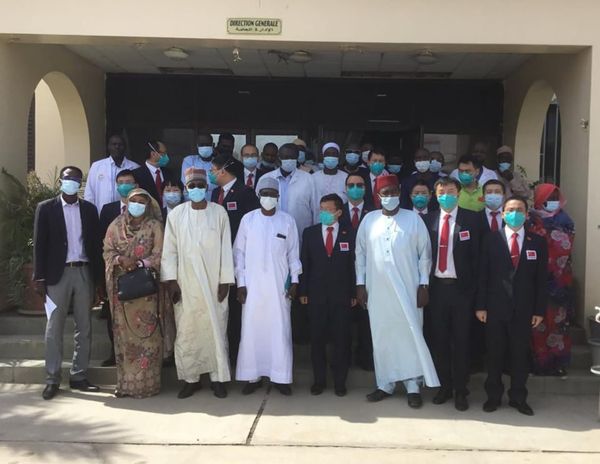 Tchad : 14 agents d'une équipe médicale chinoise honorés