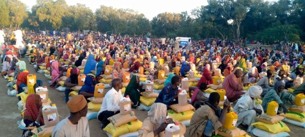 Tchad : "ACHAFI" remet des vivres offerts par un homme d'affaires saoudien aux réfugiés