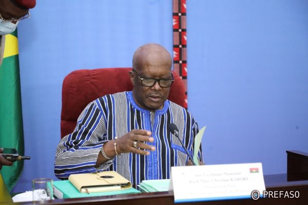 Burkina Faso : le président exhorte les mutins à déposer les armes