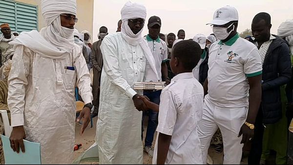 Tchad : les jeunes de Rig-Rig assistent des écoles avec des livres scolaires