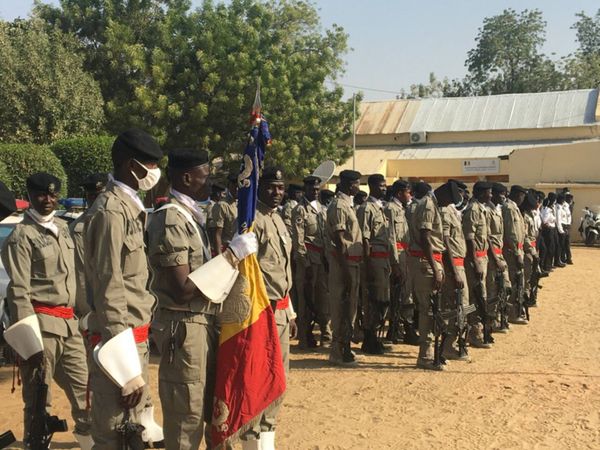 Des policiers alignés pour une cérémonie de passation de service à la tête de la police nationale. N'Djamena, 16/02/2022. © M