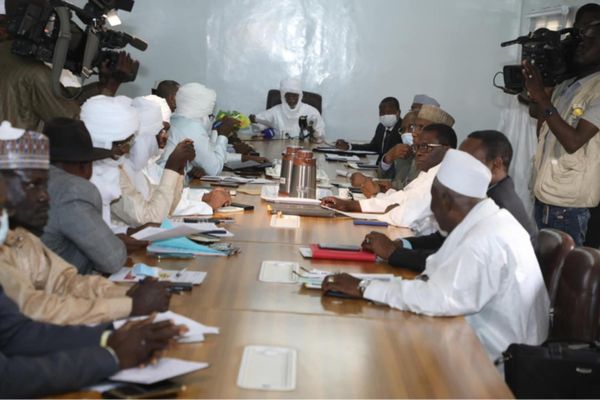 إنشاء لجنة خاصة للتفاوض مع السياسيين العسكريين