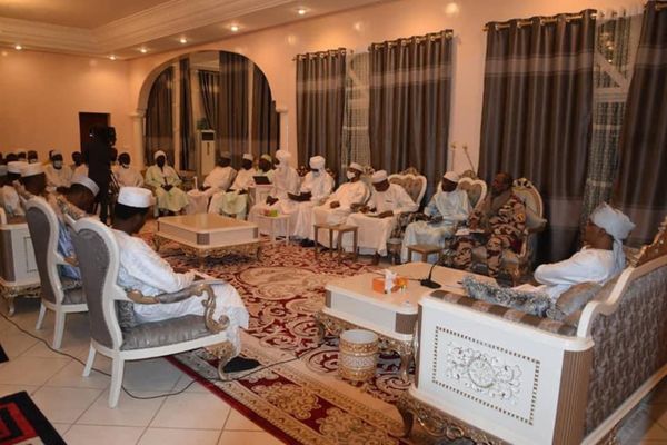 رئيس المجلس العسكري يلتقي مع أسرة ضحايا أحداث ٢٤-٢٥ يناير