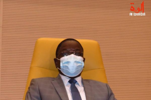 باهيمي يغادر العاصمة انجمينا متجهاً إلى قطر