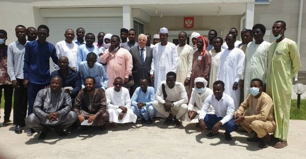 Les anciens étudiants tchadiens en visite chez l'ambassadeur de la Russie au Tchad.
